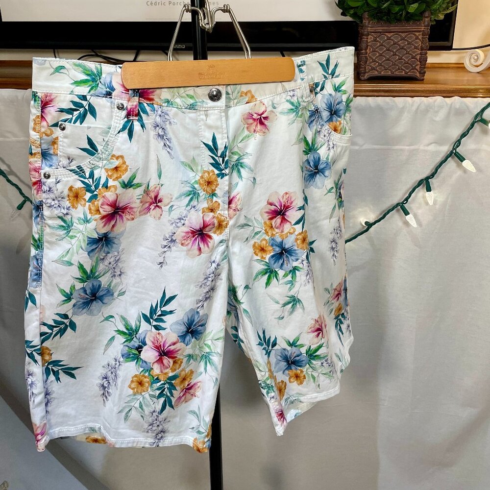 🩳🩳 Guardeur Floral Bermuda Shorts-Sz 44 (size 11)